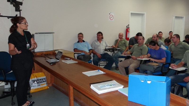 Carla Benites apresenta vantagens do CRMPrev